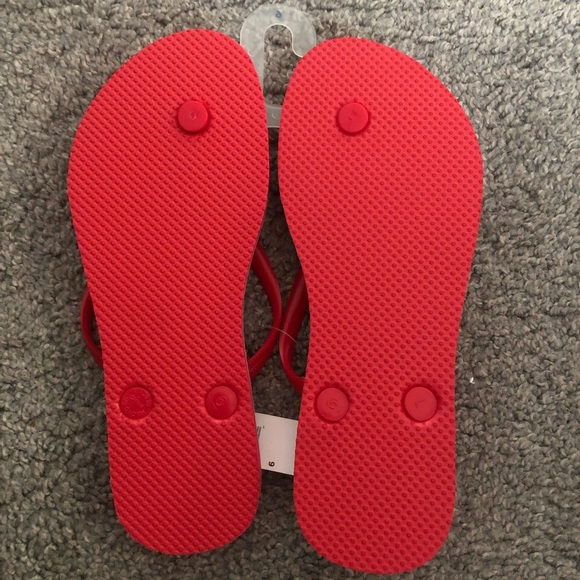 Old Navy flip-flops - Picture 3 of 3